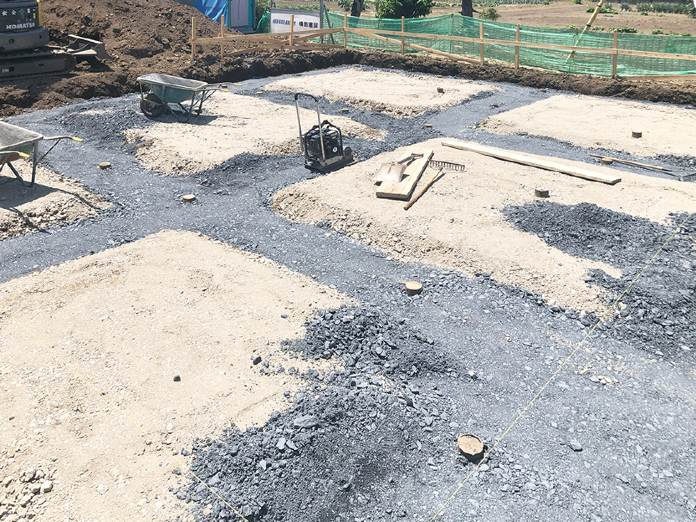 基礎工事（砕石地業）